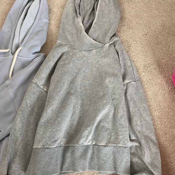 Astro World sweatshirts! 5 Tween sweatshirts - various styles. Sz Small/XS. GUC - Picture 2 of 6